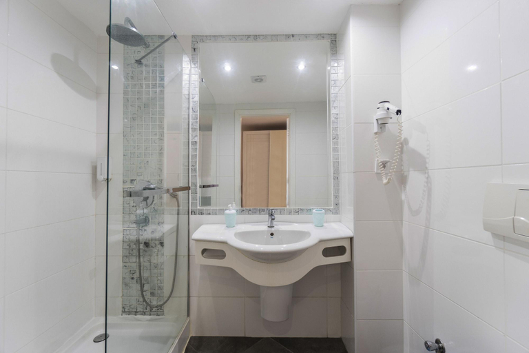 Bathroom 5, Ayaz Aqua Beach Hotel, Bodrum