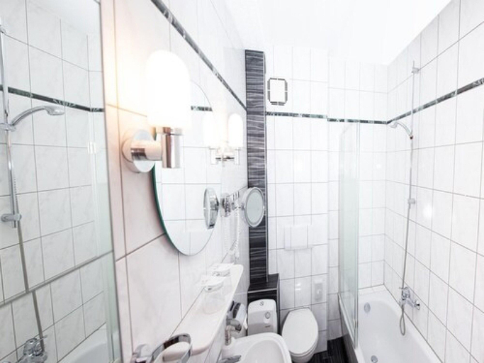 Bathroom 5, Hotel Weinberg, Rostock