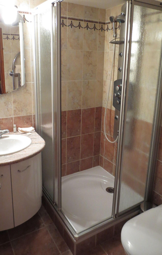 Bathroom 4, DES DEUX MOULIN, Haute-Vienne