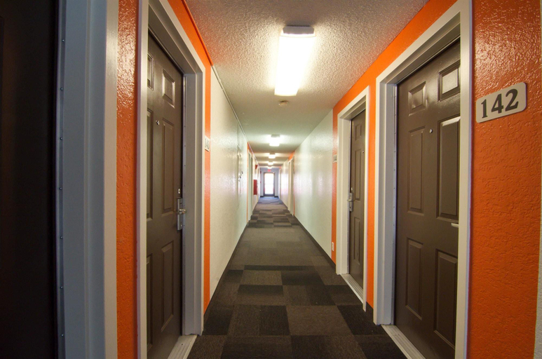 Public Area 3, Motel 6 North Palm Springs, CA - North, Riverside