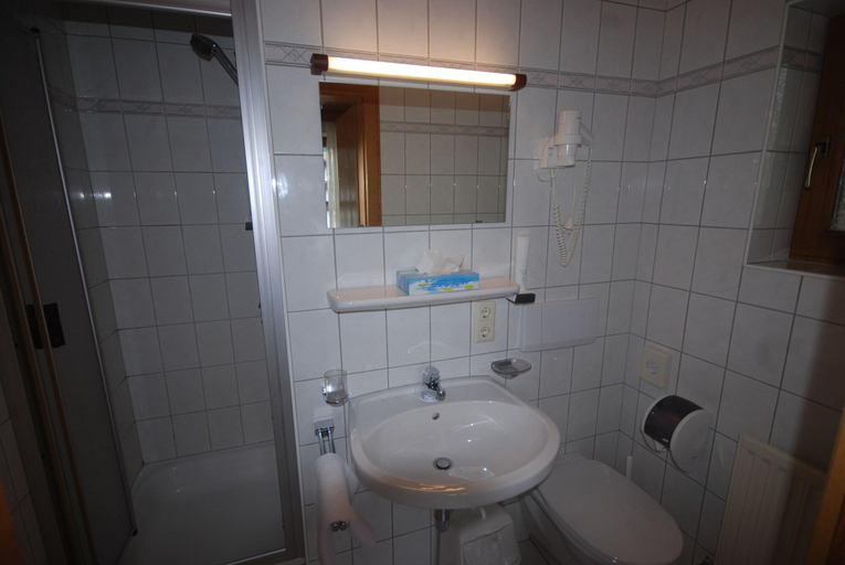 Bathroom, Pension Tirol, Landeck