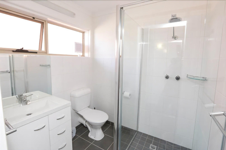 Bathroom 3, Seven Pines Motor Inn, Mildura - Pt A