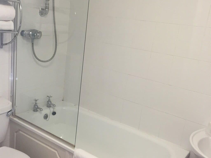 Bathroom 4, City Lodge, Somerset