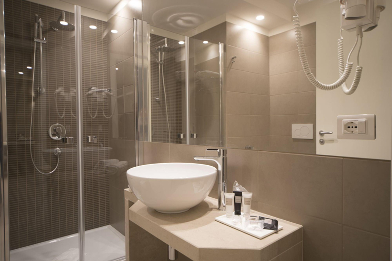 Bathroom 5, Airone City Hotel, Catania