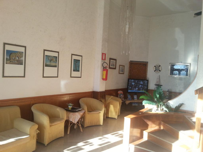 Others, L'aprodo, Brindisi
