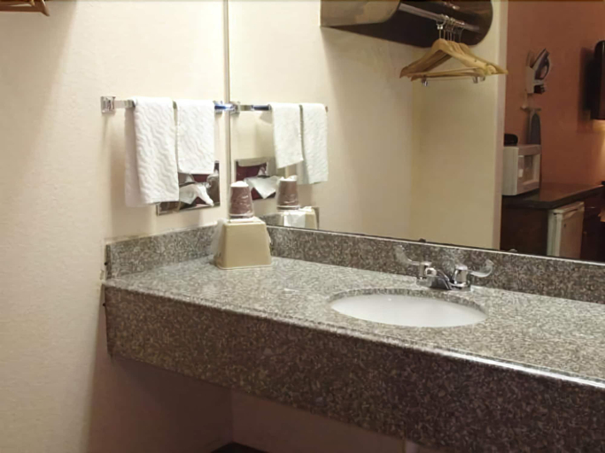 Bathroom 4, Texas Inn La Feria, Cameron