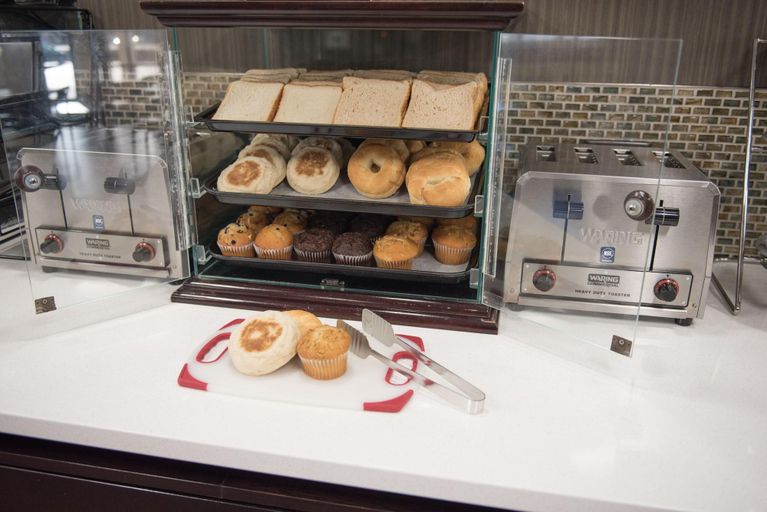 Food & Drinks 5, Inn At Chocolate Ave Surestay Collection By Bw, Dauphin