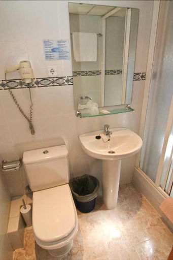 Bathroom 4, Hostal Baler, Barcelona