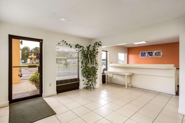 Public Area 3, Motel 6 Macclenny, FL, Baker