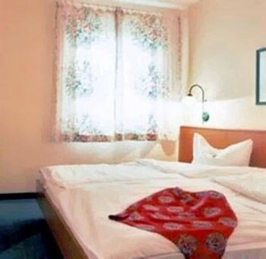 Bedroom 3, Arc Hotel, Saalekreis