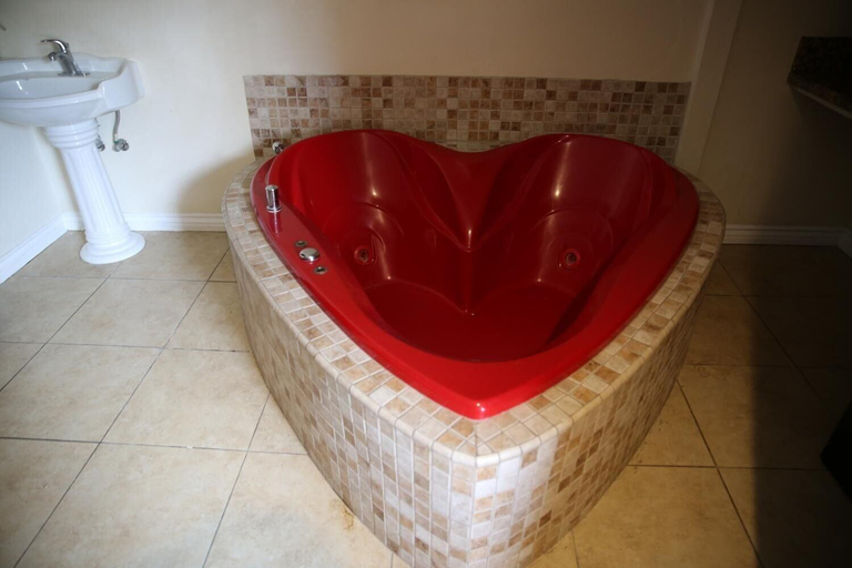 Bathroom, Chateau Inn and Suites Downey, Los Angeles
