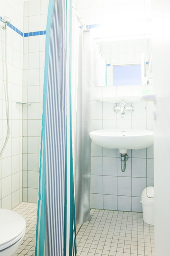 Bathroom 5, StayInn Freiburg Hostel & Guesthouse, Freiburg im Breisgau