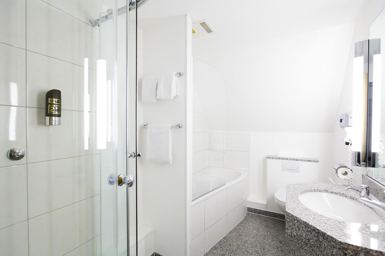 Bathroom 5, Schützenhof an der Siegbrücke, Rhein-Sieg-Kreis