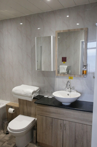 Bathroom 4, Claxton Hotel, Redcar and Cleveland