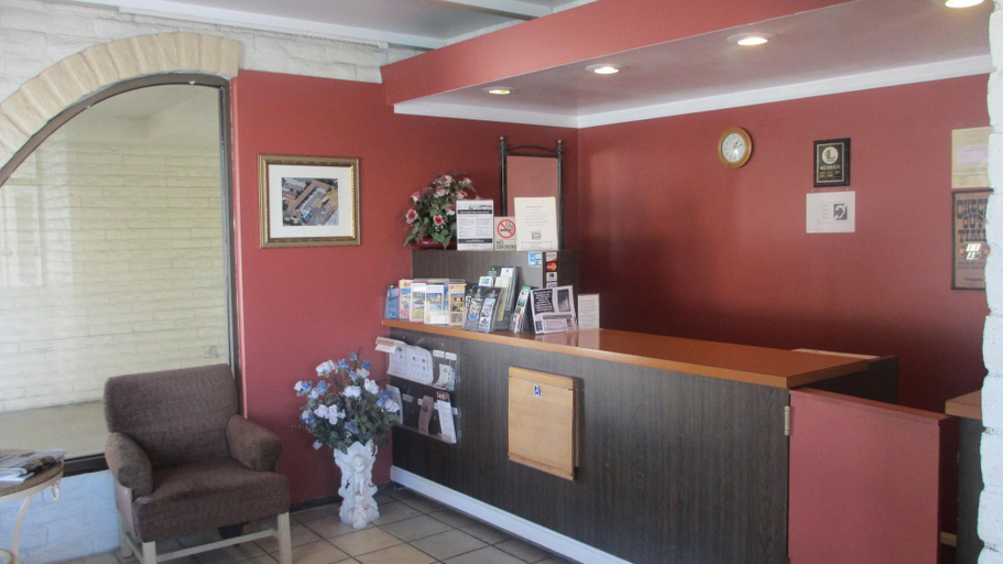 Public Area 2, Grapevine Inn, San Joaquin
