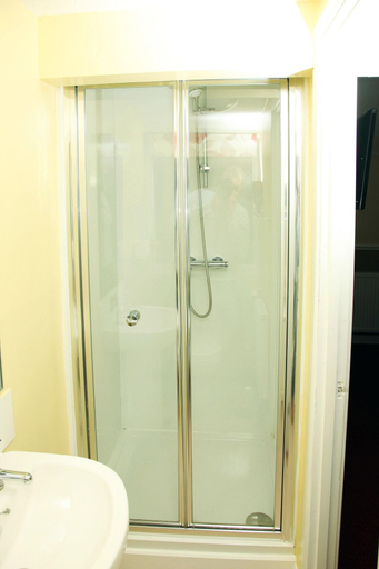Bathroom 4, The Columbia, Northamptonshire