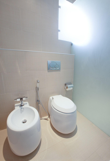 Bathroom 4, The Rester Hotel