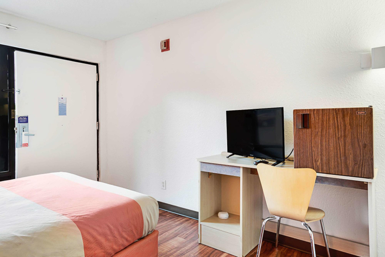 Bedroom 3, Motel 6 Dalton, Ga, Whitfield
