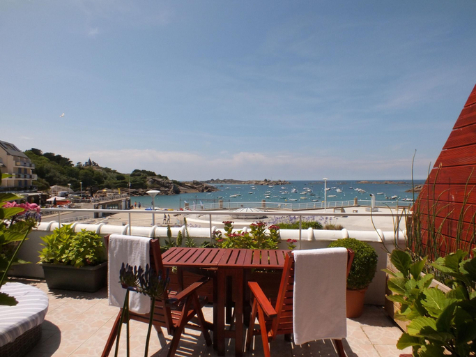 Public Area 2, Le Beauséjour, Côtes-d'Armor