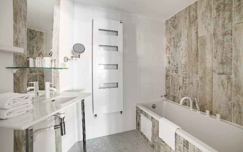 Bathroom 5, Rock Noir Hôtel & Spa, Hautes-Alpes