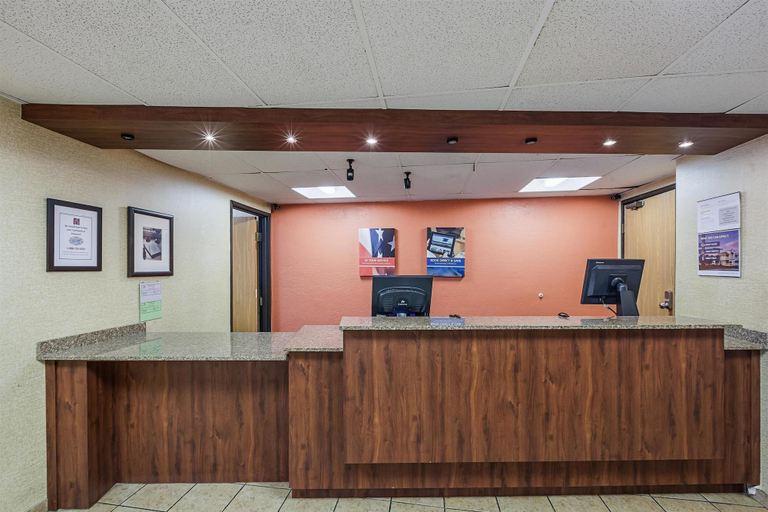 Public Area 3, Motel 6 Oak Creek, WI, Milwaukee