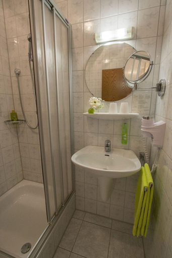 Bathroom 5, Landhotel Am Freischütz, Rhein-Erft-Kreis