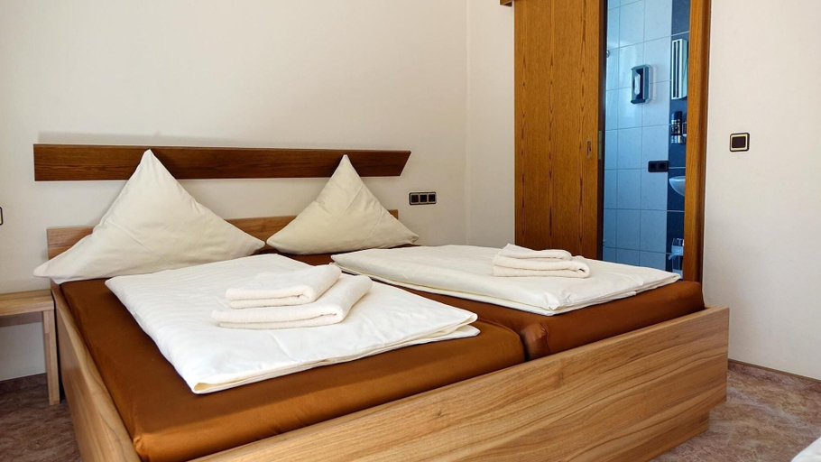 Bedroom 4, Landhotel Bodensee, Konstanz