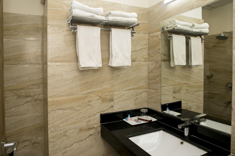 Bathroom 4, Hotel Ganges Grand, Chandauli
