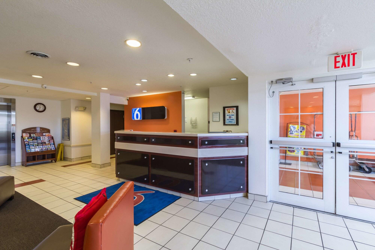Public Area 3, Motel 6 Huron, OH - Sandusky, Erie