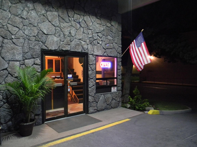 Exterior & Views 2, Kennewick Suites, Benton