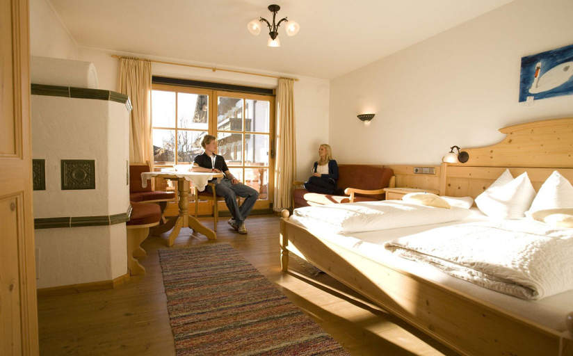 Bedroom 4, Beim Nuihausa, Traunstein
