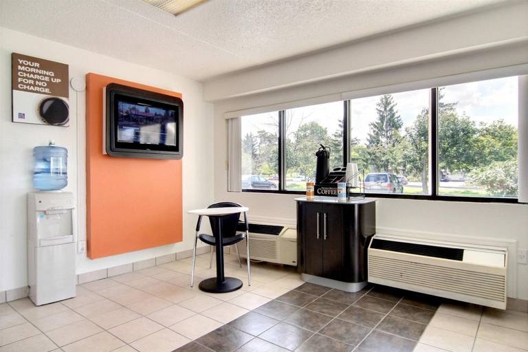 Public Area 2, Motel 6 Middleburg Heights, Oh - Cleveland, Cuyahoga