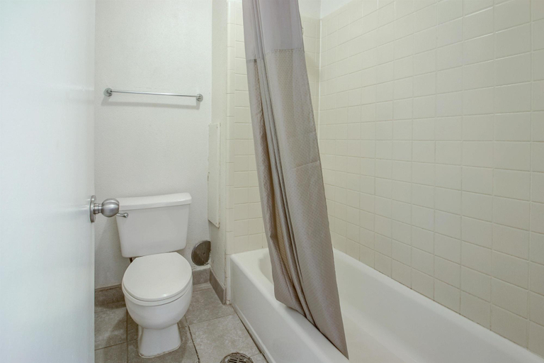 Bathroom 4, Motel 6-Salt Lake City, UT - Central, Salt Lake