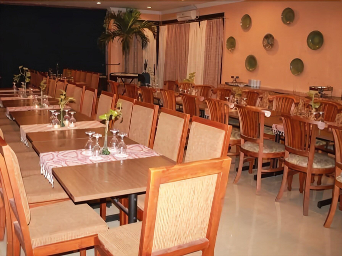 Food & Drinks 5, Siliwangi, Semarang