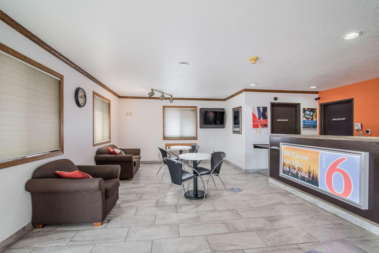Public Area 2, Dakota inn, Cass