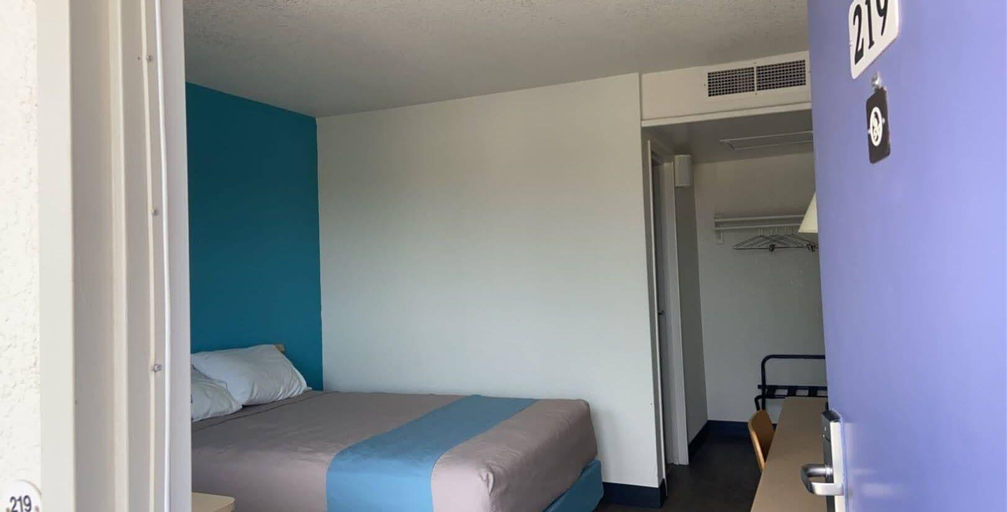 Bedroom 3, Motel 6-Deming, NM, Luna