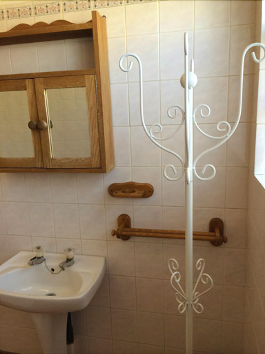 Bathroom 3, The Solomon, Frances Baard