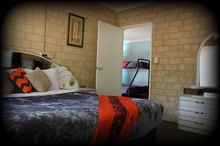 Bedroom 4, York Motel, York