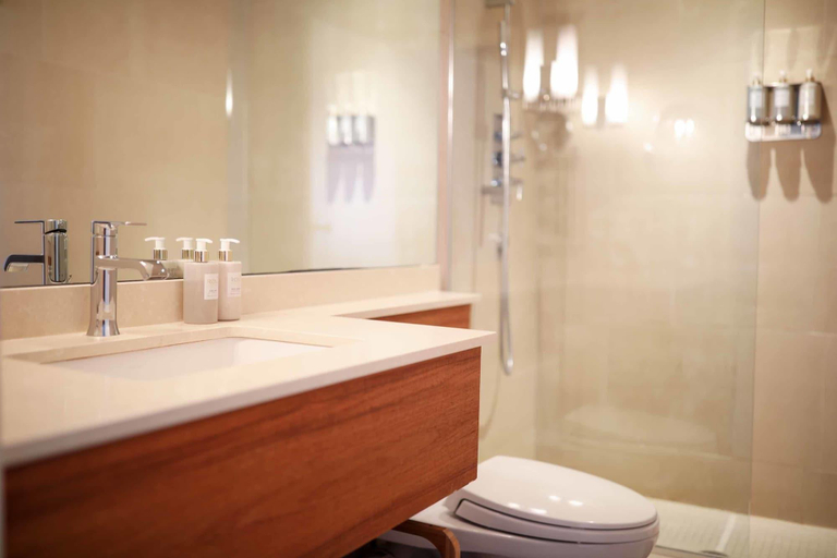 Bathroom 4, Mill Street Inn, Newport
