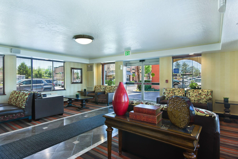 Public Area 2, Oxnard Inn Lancaster, Los Angeles
