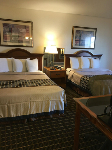 Bedroom 2, North Coast Inn, Del Norte
