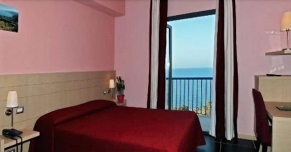 Bedroom 3, Tus' Hotel, Messina