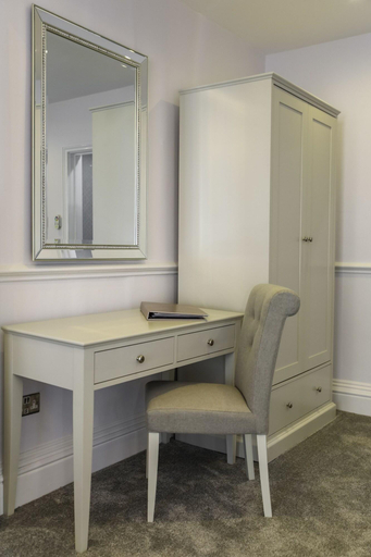 Bathroom 4, Queens Court Hotel, Devon
