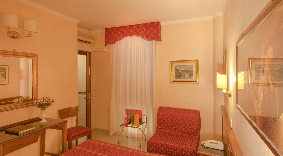 Bathroom 4, Hotel Silla, Roma