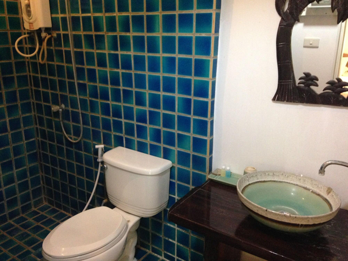 Bathroom 3, Young Coconut Garden Home Resort, Amphawa