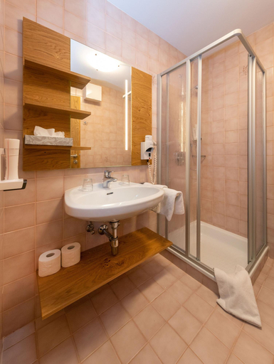 Bathroom 4, Grünholz Landhotel, Sankt Johann im Pongau