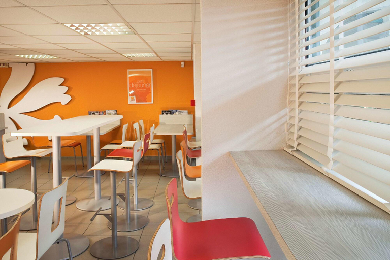 Food & Drinks 5, Premiere Classe Versailles Saint Cyr L Ecole, Yvelines
