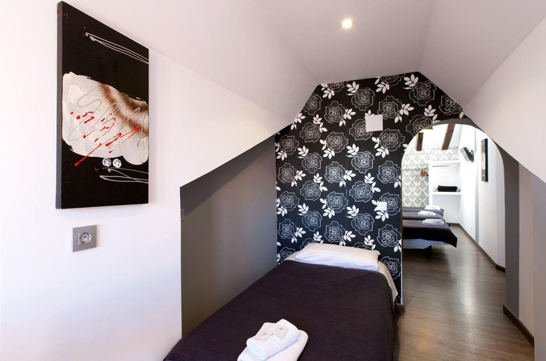 Public Area 3, Hostal Abril, Madrid