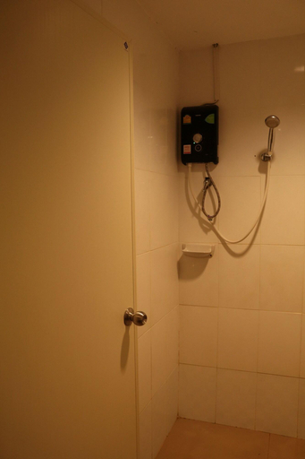 Bathroom 5, Suksawad Hotel, Phra Nakhon