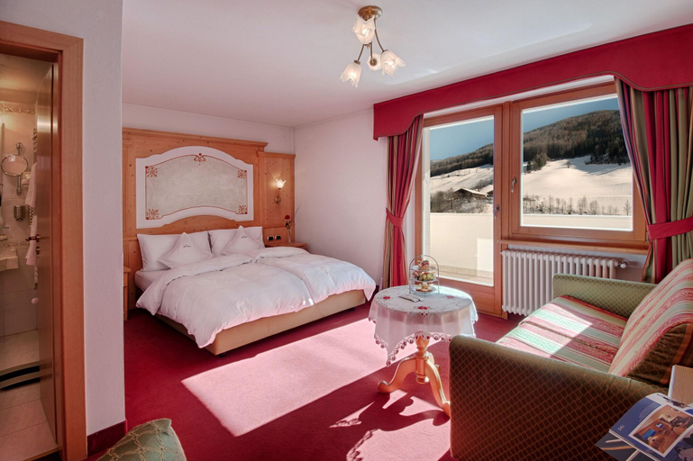 Bedroom 3, Alpin Royal, Bolzano